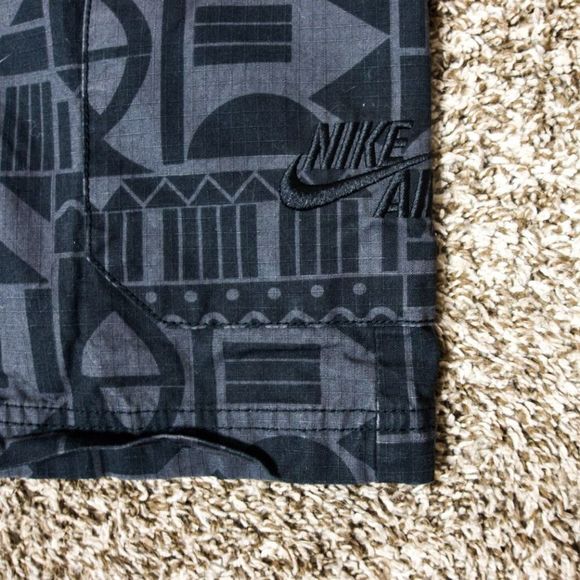 Nike Geometric Shape Shorts Size 30 Medium - Picture 2 of 4
